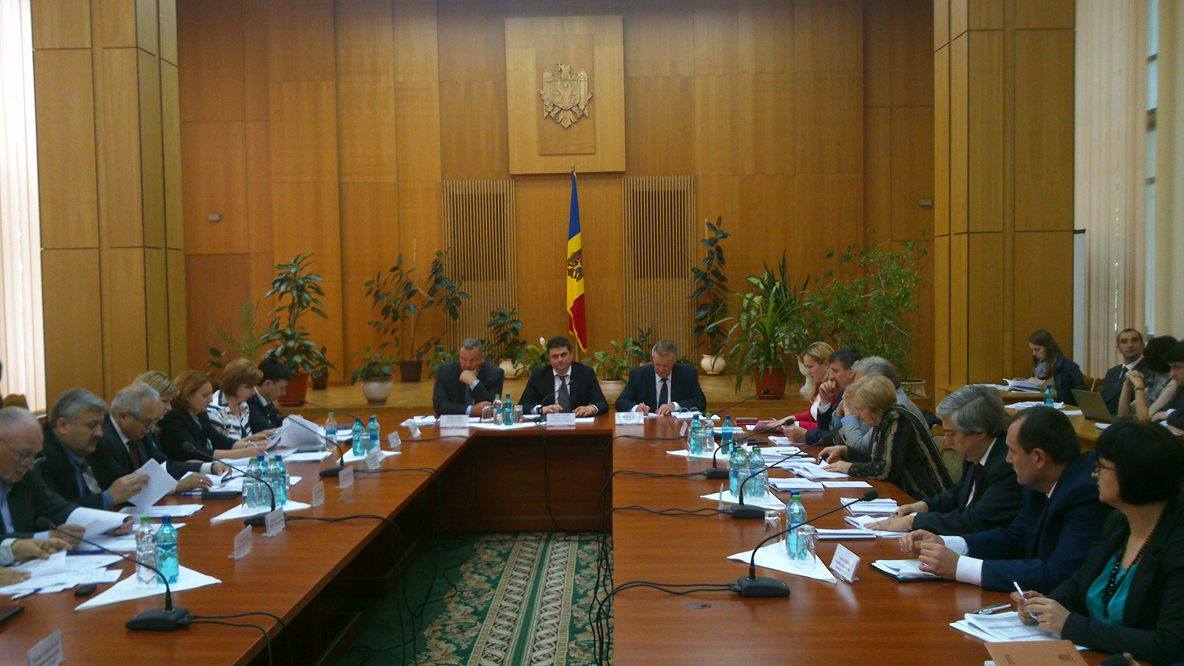 Comisia naţională pentru consultări şi negocieri colective s-a întrunit în şedinţă